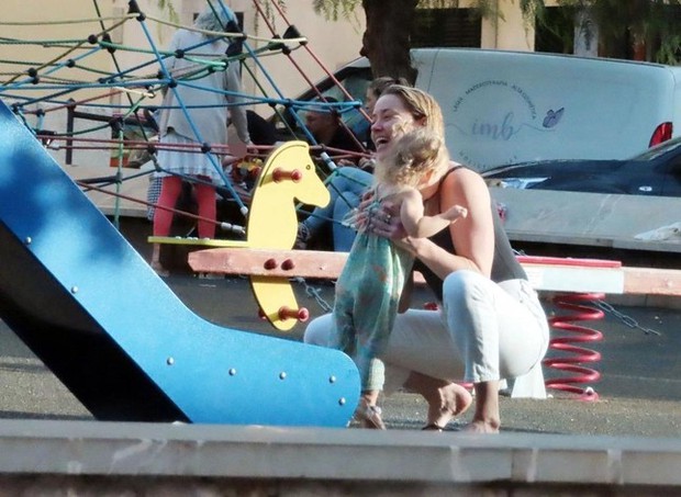 Amber Heard bên con gái và người tình đồng giới - Ảnh 2.