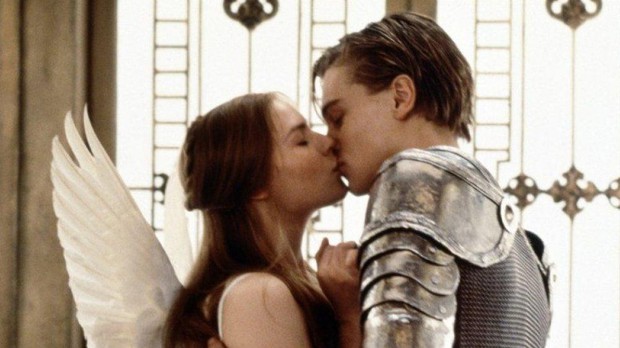 Nụ hôn đầu tuyệt đẹp trong Romeo và Juliet - Ảnh 1.