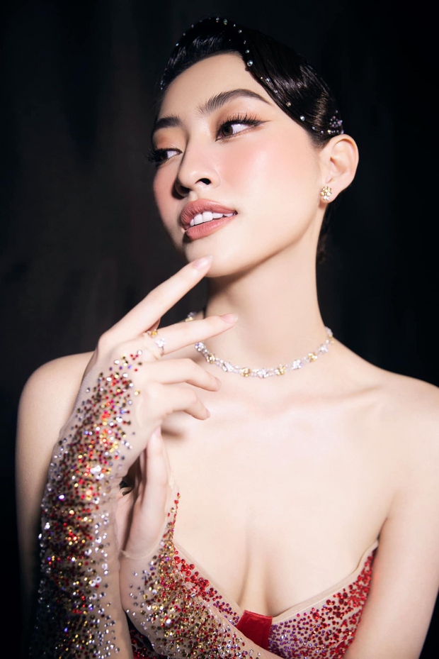 Hoa hậu Lương Thùy Linh lột xác với hình ảnh quý cô sang chảnh - Ảnh 4.