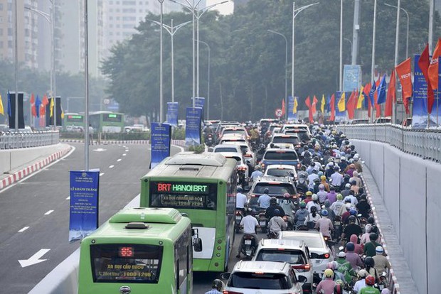 Hầm chui Lê Văn Lương gần 700 tỷ chính thức thông xe trong sáng nay - Ảnh 6.