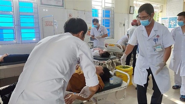 Cập nhật sức khỏe của hơn 20 người nhập viện sau vụ tai nạn ở Nghệ An - Ảnh 2.