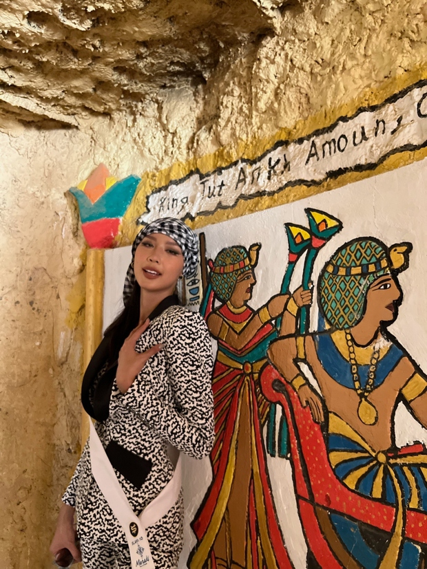 Á hậu Bảo Ngọc đội khăn rằn đến thăm Kim tự tháp Ai Cập - Ảnh 4.