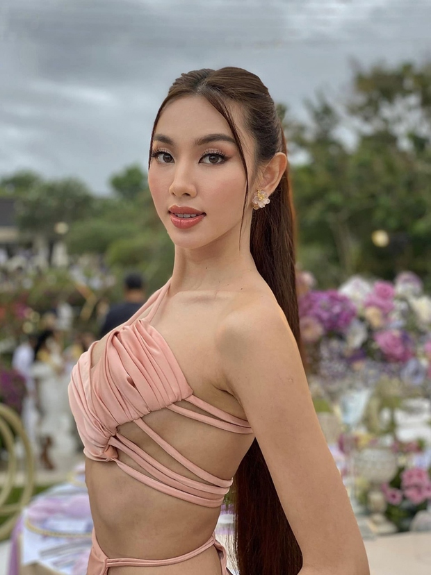 Hoa hậu Thùy Tiên khoe sắc vóc quyến rũ với đầm cut-out nóng bỏng ở Indonesia - Ảnh 2.