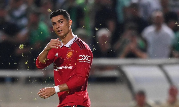 Ronaldo tự vứt bỏ cơ hội chứng tỏ với HLV Erik ten Hag - Ảnh 1.