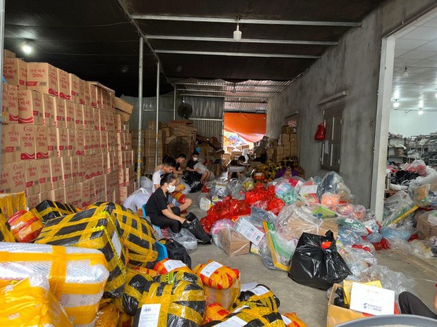 Phát hiện 3 tổng kho hàng hiệu nghi hàng giả lớn nhất Tuyên Quang - Ảnh 3.