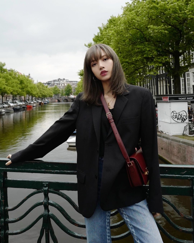 Học lỏm 7 cách phối áo blazer sành điệu của BLACKPINK - Ảnh 15. Học lỏm 7 cách phối áo blazer sành điệu của BLACKPINK - Ảnh 15.