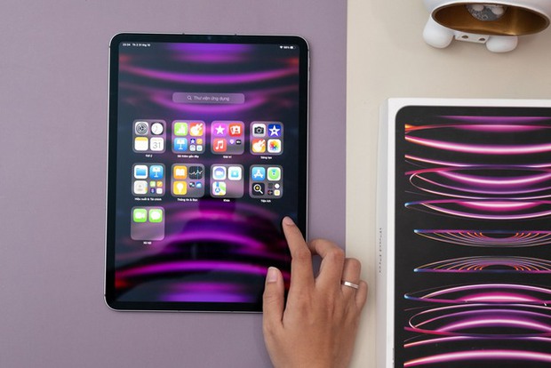 Mở hộp iPad Pro M2 11 inch: Vẫn là thiết kế cũ, cải thiện hiệu năng nhờ chip M2 - Ảnh 5.