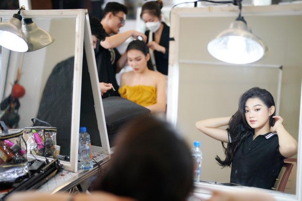 Thí sinh Hoa hậu Việt Nam khác biệt sau khi được trang điểm, làm tóc - Ảnh 1.