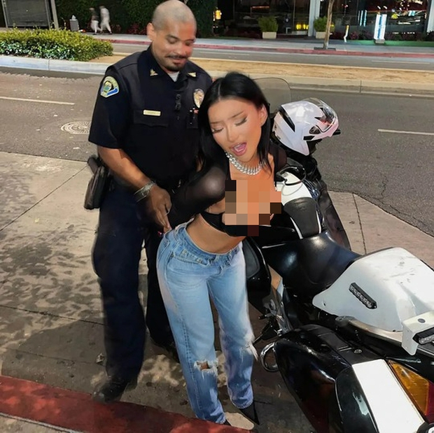 Người mẫu gốc Việt bị bắt vì khỏa thân gây rối - Ảnh 2.