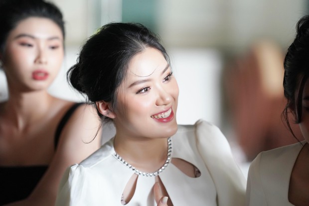 Thí sinh hoa hậu việt nam trong phong makeup làm tóc