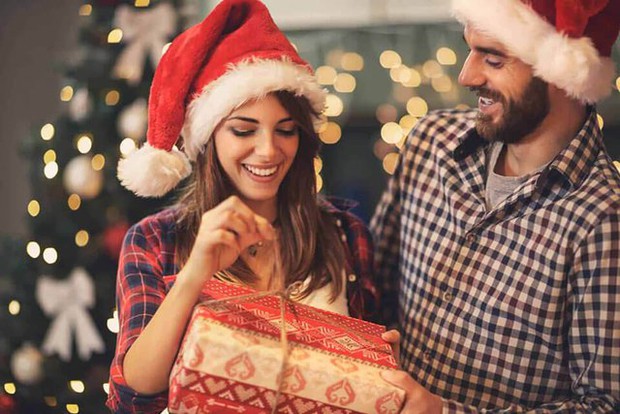 Nỗi lo về một Giáng sinh rất khác trong năm nay: Cây thông đắt đỏ hơn, quà tặng cũng ít ỏi - Ảnh 2. Nỗi lo về một Giáng sinh rất khác trong năm nay: Cây thông đắt đỏ hơn, quà tặng cũng ít ỏi - Ảnh 2.