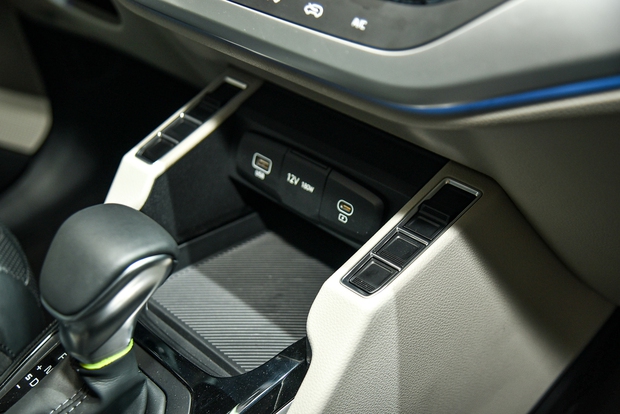 Chi tiết Kia Carens bản chiến lược giá 699 triệu đồng: Co kéo trang bị để có giá cạnh tranh Veloz, Xpander - Ảnh 15.