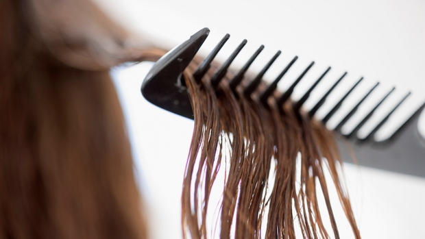 Thói quen gây hư hại tóc bạn nên biết