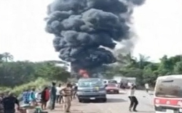 Nổ xe bồn tại Nigeria khiến ít nhất 12 người thiệt mạng - Ảnh 1.