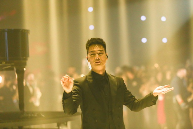 KOSMIK Live Concert: Binz gửi tặng bài hát cho 1 người đặc biệt, cả khán đài hô to tên Châu Bùi - Ảnh 4.