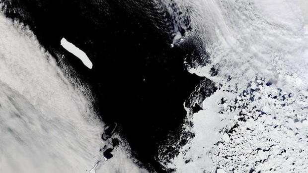 Tảng băng trôi lớn nhất thế giới đang bị cuốn trôi khỏi Nam Cực và có nguy cơ tan chảy hoàn toàn - Ảnh 1.