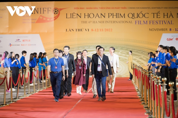 Dàn hoa hậu lộng lẫy trên thảm đỏ bế mạc Liên hoan phim quốc tế Hà Nội 2022 - Ảnh 12.