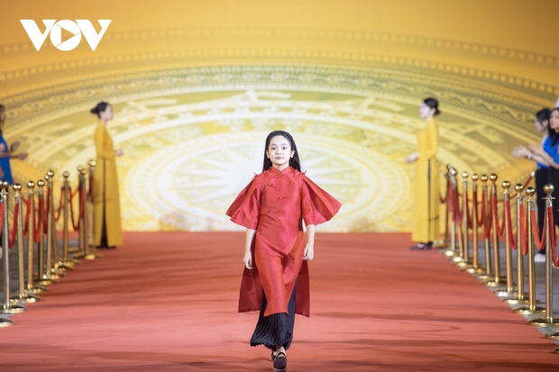 Dàn hoa hậu lộng lẫy trên thảm đỏ bế mạc Liên hoan phim quốc tế Hà Nội 2022 - Ảnh 10.