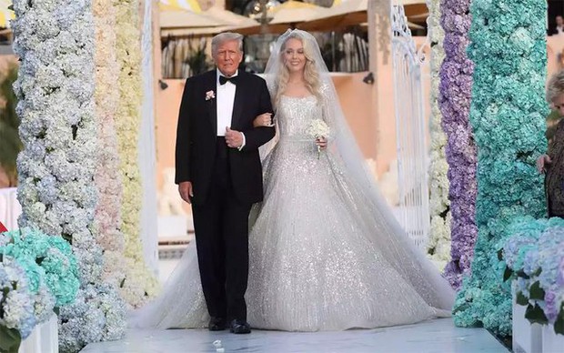 Có gì đặc biệt trong đám cưới con gái tỷ phú Donald Trump với chú rể tỷ phú Nigeria: Nhẫn cưới kim cương triệu đô, sự xuất hiện của em trai cùng cha khác mẹ gây chú ý - Ảnh 1.