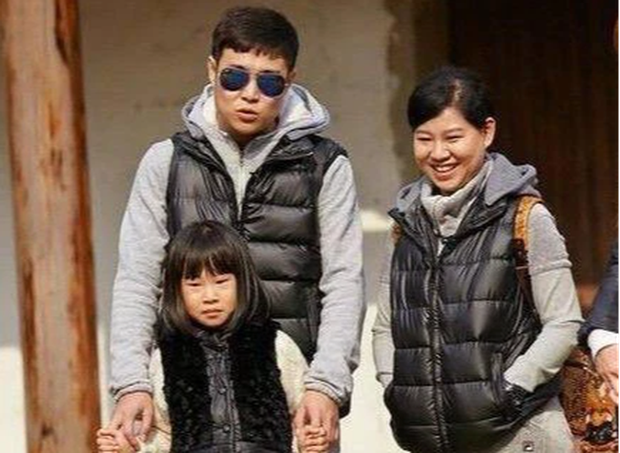 Sao nhí từng bị bạo lực mạng vì kém sắc: Sau 8 năm dậy thì thành mỹ nhân, học vấn đỉnh khỏi bàn - Ảnh 4.