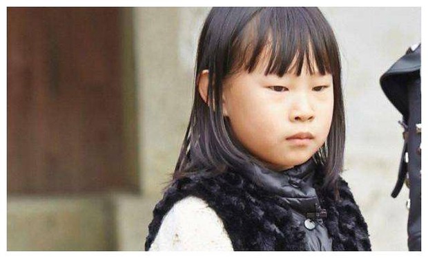 Sao nhí từng bị bạo lực mạng vì kém sắc: Sau 8 năm dậy thì thành mỹ nhân, học vấn đỉnh khỏi bàn - Ảnh 3.