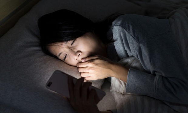 Đau đầu, mất ngủ rất thường gặp sau khi thức khuya, nhưng đây mới thực sự là 4 loại di chứng của việc thức khuya mà bạn không nên bỏ qua - Ảnh 1.