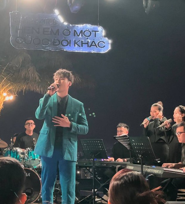 Tân binh Vpop và màn hát live đầu tiên: Đẹp trai nhưng hát đầy căng thẳng, lộ yếu điểm khi xử lí ca khúc - Ảnh 2. Tân binh Vpop và màn hát live đầu tiên: Đẹp trai nhưng hát đầy căng thẳng, lộ yếu điểm khi xử lí ca khúc - Ảnh 2.