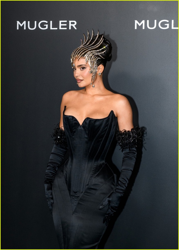 Kylie Jenner ma mị với sắc đen tại sự kiện - Ảnh 3.