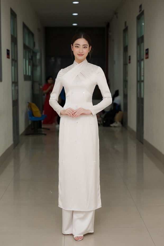 Hoa hậu Lương Thuỳ Linh nổi bật, làm 1 điều ý nghĩa trong ngày nhận chức giảng viên trợ giảng - Ảnh 2.