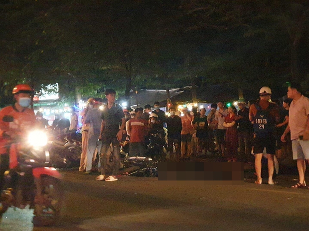 TP.HCM: Va chạm liên hoàn giữa 2 xe máy và mô tô CSGT, 3 người thương vong - Ảnh 2. TP.HCM: Va chạm liên hoàn giữa 2 xe máy và mô tô CSGT, 3 người thương vong - Ảnh 2.