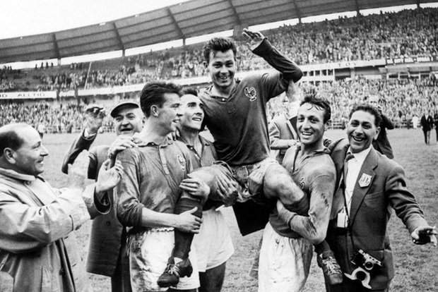 15 câu chuyện thú vị trong lịch sử World Cup, từ trận đấu nhiều người xem nhất đến sự kiện cúp vàng bị đánh cắp - Ảnh 4. 15 câu chuyện thú vị trong lịch sử World Cup, từ trận đấu nhiều người xem nhất đến sự kiện cúp vàng bị đánh cắp - Ảnh 4.