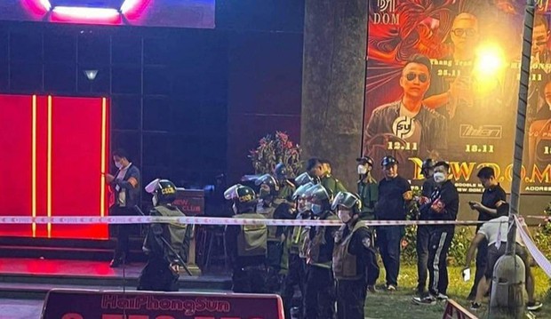 Hàng trăm cảnh sát đột kích vũ trường Hoàng Gia lớn nhất Hải Phòng - Ảnh 3. Hàng trăm cảnh sát đột kích vũ trường Hoàng Gia lớn nhất Hải Phòng - Ảnh 3.