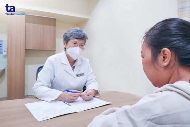 Sau thoa mỹ phẩm, người phụ nữ phải đi xe lăn - Ảnh 1. Sau thoa mỹ phẩm, người phụ nữ phải đi xe lăn - Ảnh 1.