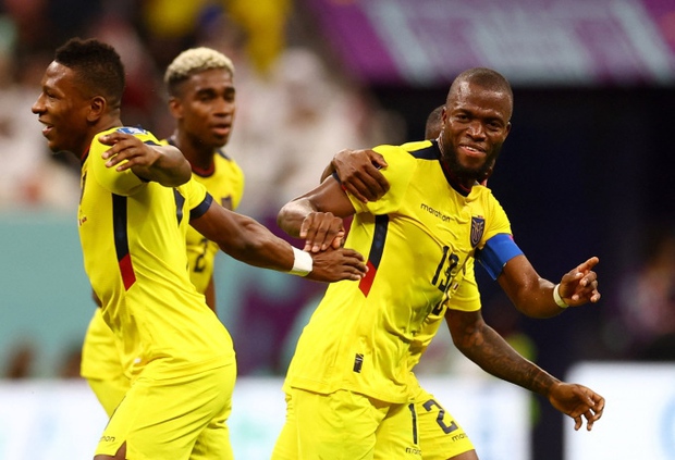HLV thất thần, CĐV bỏ về sớm, Qatar vỡ mộng trong ngày ra mắt World Cup - Ảnh 3.