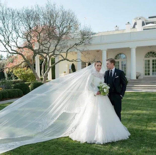 Đám cưới tại Nhà Trắng đầu tiên sau nhiều năm: Cháu gái Tổng thống Biden xinh đẹp trong hôn lễ riêng tư - Ảnh 3.