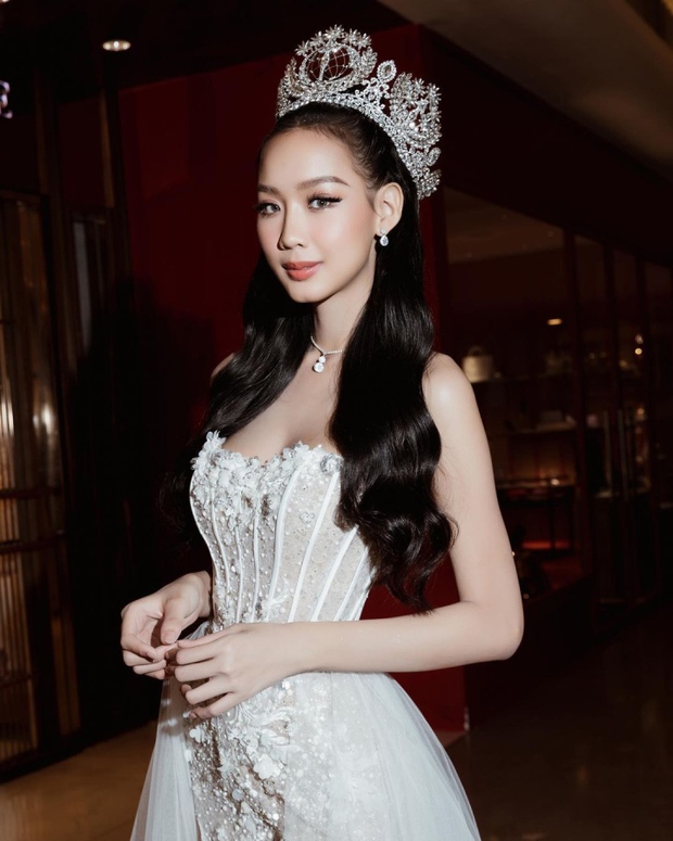 Bị chỉ trích trang điểm đậm khi đi từ thiện, Hoa hậu Bảo Ngọc giải thích - Ảnh 4.