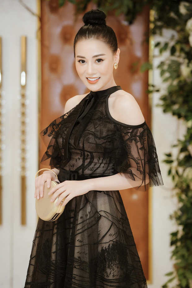Những bộ cánh tông đen đầy sức hút của dàn nữ diễn viên Việt - Ảnh 120.