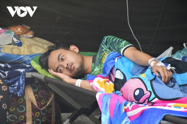 Những hình ảnh thương đau giữa tâm chấn trận động đất ở Indonesia - Ảnh 8.