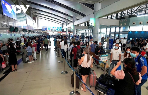 Vé máy bay Tết Quý Mão 2023 tăng chóng mặt, nhiều đường bay hết chỗ - Ảnh 5. Vé máy bay Tết Quý Mão 2023 tăng chóng mặt, nhiều đường bay hết chỗ - Ảnh 5.