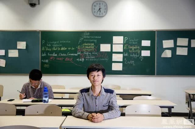 Công xưởng ôn thi đại học khắc nghiệt nhất Trung Quốc: Học 17 tiếng/ngày, con vi phạm cha mẹ cũng bị phạt - Ảnh 8.