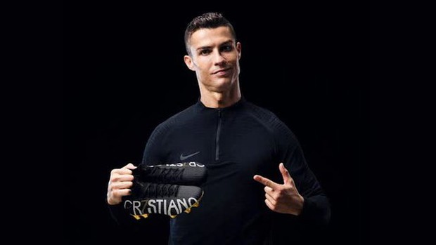 Kiếm tiền giỏi như Ronaldo: Đăng 1 bức ảnh bỏ túi 50 tỷ đồng, chẳng cần đá bóng vẫn có trong tay hơn 1.000 tỷ đồng, vừa rời MU đã tranh thủ ra mắt BST đồng hồ hạng sang - Ảnh 2.