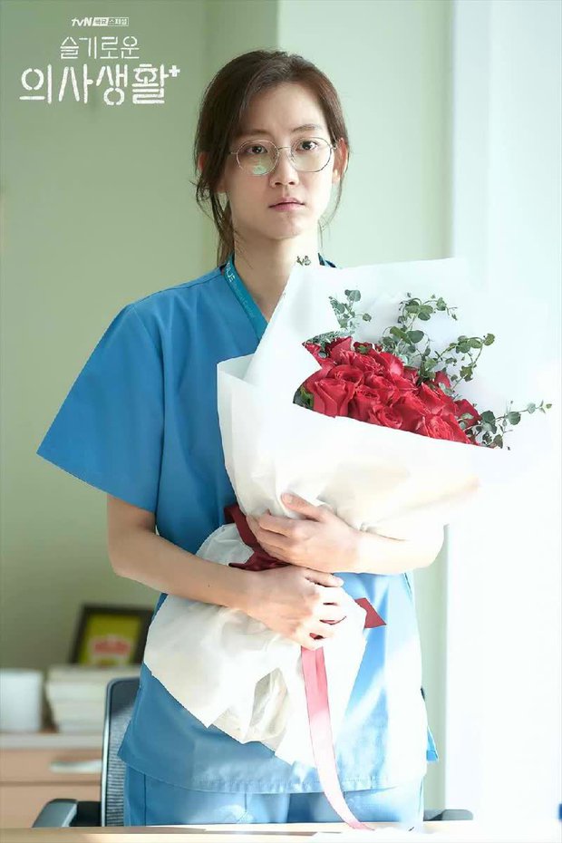 Nữ chính của Song Joong Ki trong Cậu Út Nhà Tài Phiệt: Từng đóng vai cô gái Việt Nam tuyệt hay, nhan sắc ngoài đời xinh xỉu - Ảnh 4.