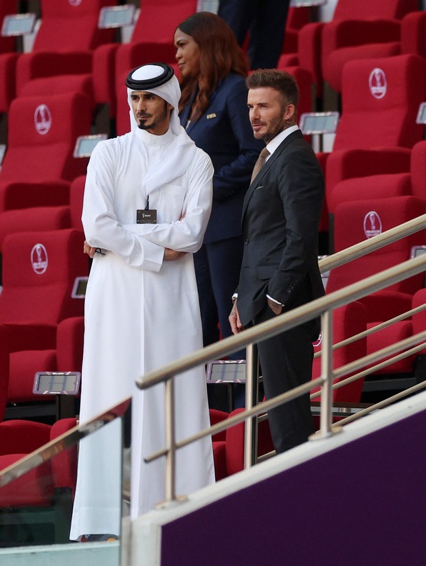 Anh em hoàng tử Qatar gây bão khán đài World Cup: Người anh khí chất đã kết hôn, tuổi của cậu em gây bất ngờ - Ảnh 2.