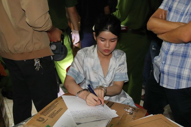 Bắt quả tang kiều nữ đang chia nhỏ ma túy vào bỉm trẻ em để tiêu thụ - Ảnh 1. Bắt quả tang kiều nữ đang chia nhỏ ma túy vào bỉm trẻ em để tiêu thụ - Ảnh 1.