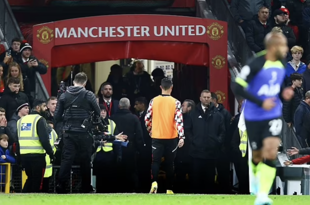 Hành trình của Ronaldo ở MU: Từ người hùng thành kẻ phản diện - Ảnh 4.