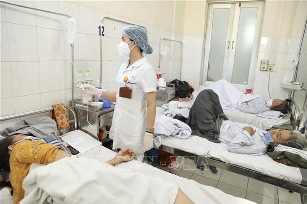 Số ca mắc tăng hơn 4 lần, Hà Nội phân luồng điều trị kịp thời cho bệnh nhân sốt xuất huyết - Ảnh 1.