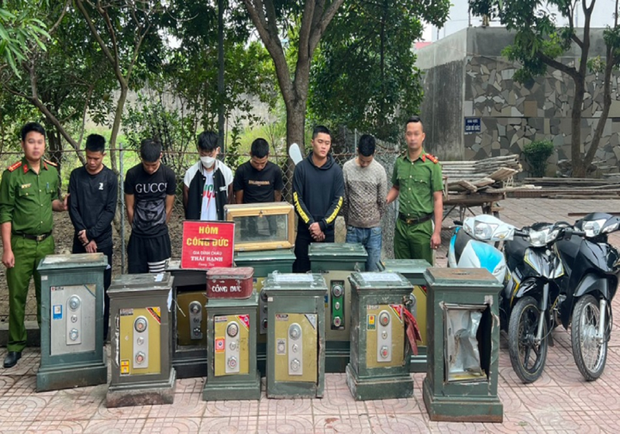 Bắt giữ nhóm thanh niên chuyên trộm két sắt ở đền, chùa - Ảnh 1.