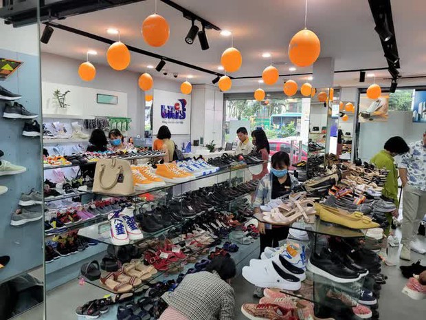 Black Friday: Áo hàng hiệu chỉ còn 25 nghìn/ cái - Ảnh 19. Black Friday: Áo hàng hiệu chỉ còn 25 nghìn/ cái - Ảnh 19.
