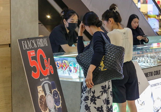 Black Friday: Áo hàng hiệu chỉ còn 25 nghìn/ cái - Ảnh 14. Black Friday: Áo hàng hiệu chỉ còn 25 nghìn/ cái - Ảnh 14.