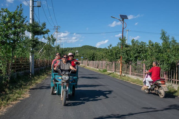 Thế hệ cụ ông, cụ bà Trung Quốc chiếm sóng mạng xã hội nhờ phong cách gừng càng già càng cay - Ảnh 10.